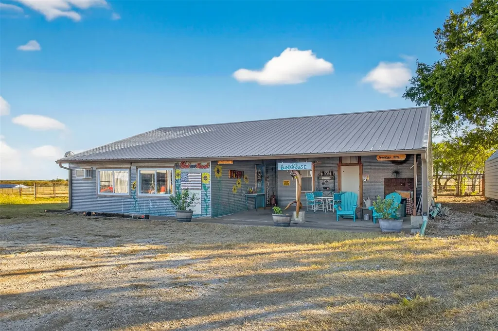 672 County Road 447 Waelder TX 78959