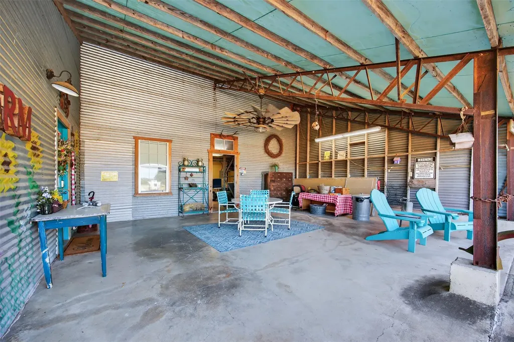 672 County Road 447 Waelder TX 78959