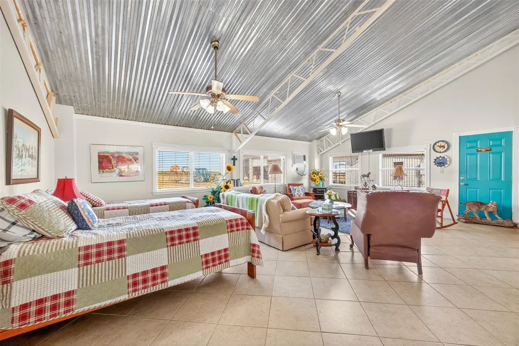 672 County Road 447 Waelder TX 78959