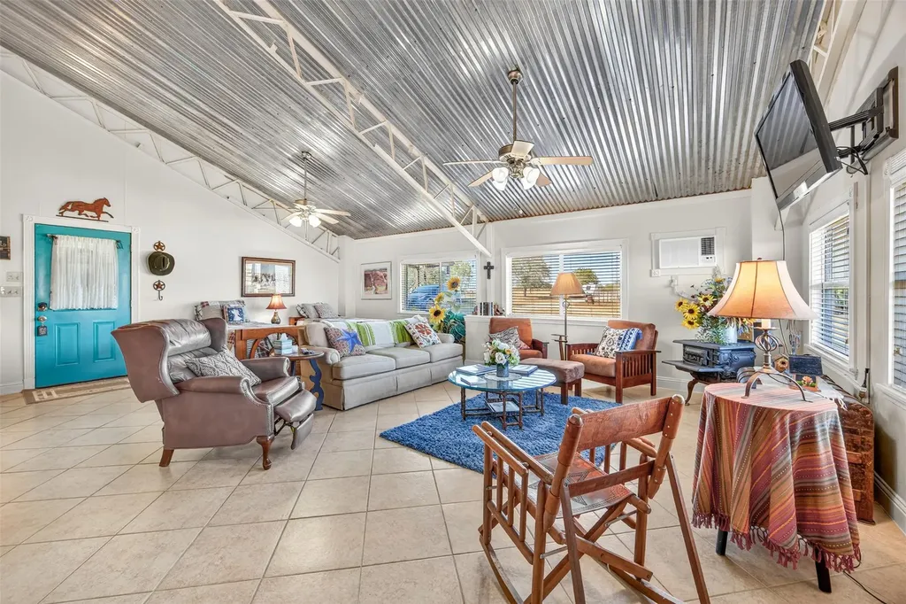 672 County Road 447 Waelder TX 78959