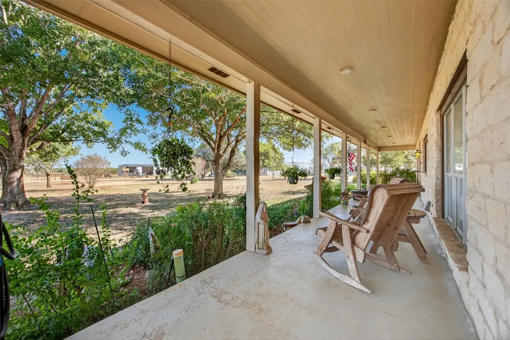 672 County Road 447 Waelder TX 78959