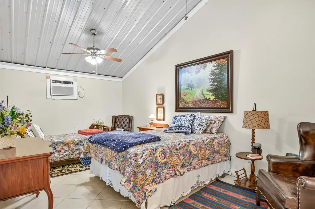672 County Road 447 Waelder TX 78959