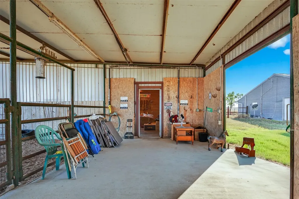 672 County Road 447 Waelder TX 78959
