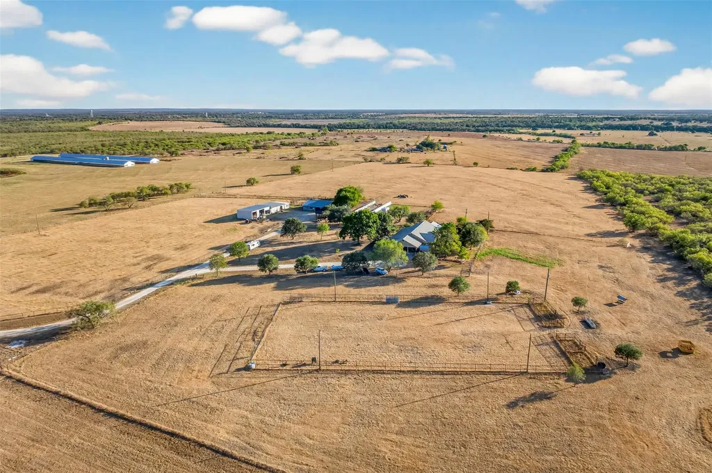 672 County Road 447 Waelder TX 78959