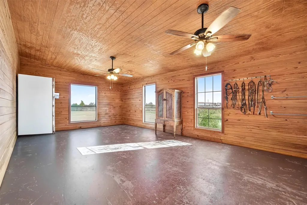 672 County Road 447 Waelder TX 78959