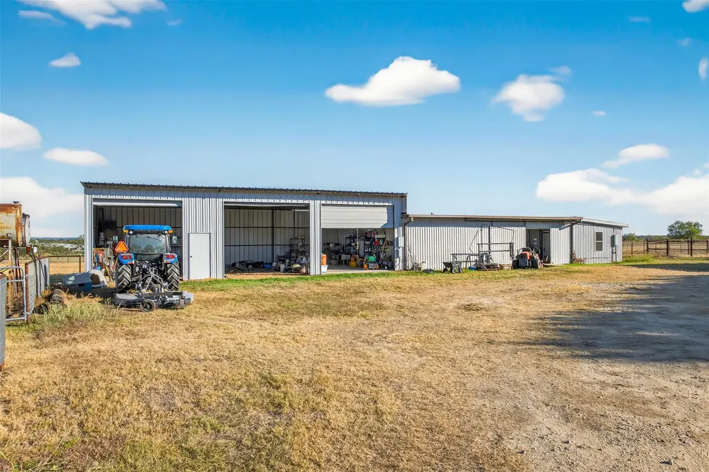 672 County Road 447 Waelder TX 78959