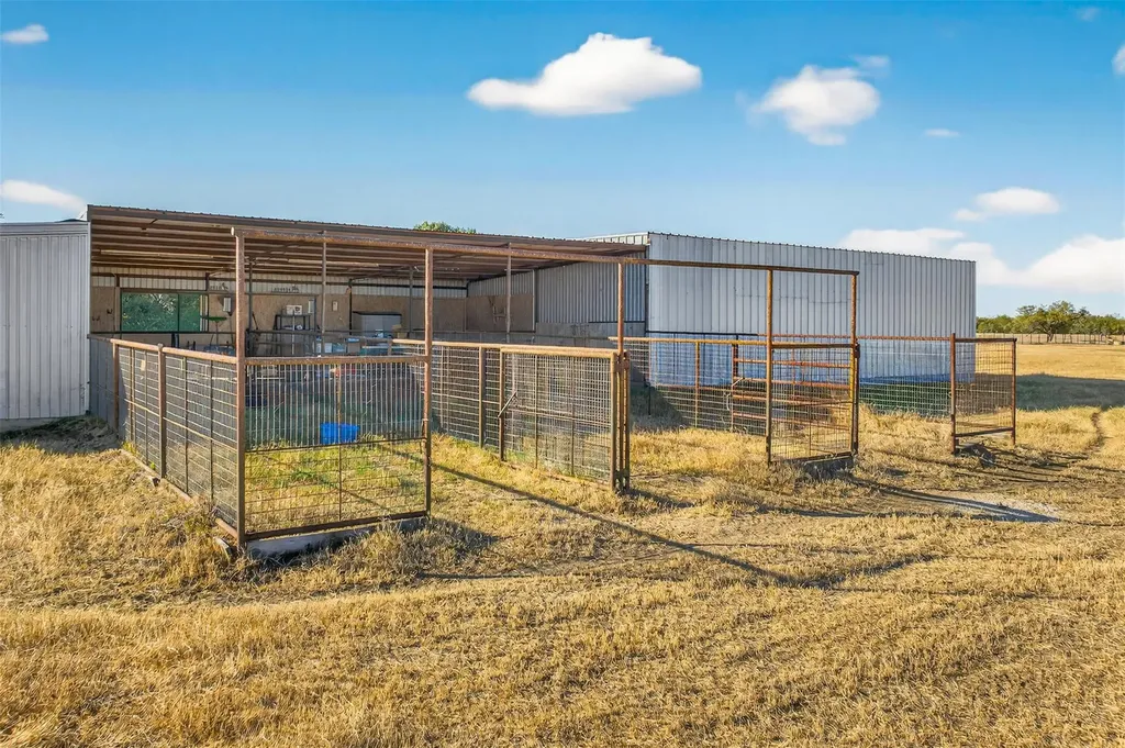 672 County Road 447 Waelder TX 78959