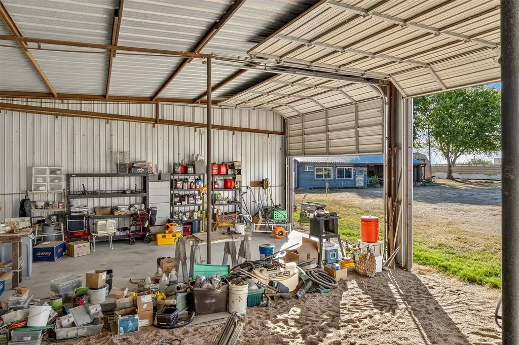 672 County Road 447 Waelder TX 78959