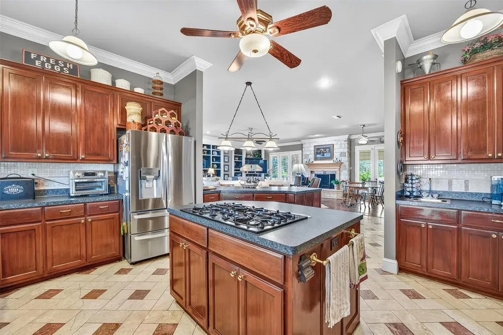 672 County Road 447 Waelder TX 78959