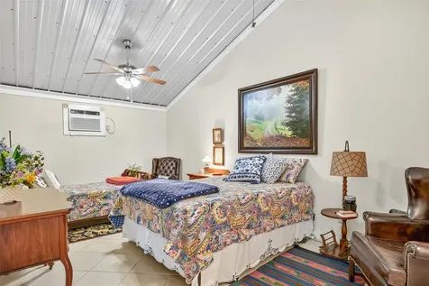 672 County Road 447 Waelder TX 78959