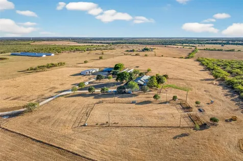 672 County Road 447 Waelder TX 78959