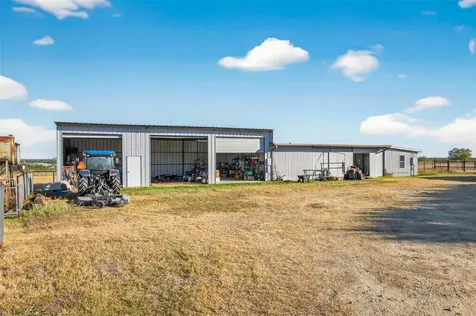 672 County Road 447 Waelder TX 78959