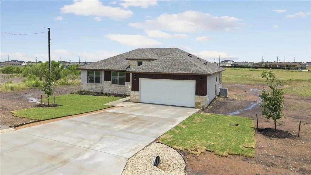 151 Bianca Circle Del Valle TX 78617