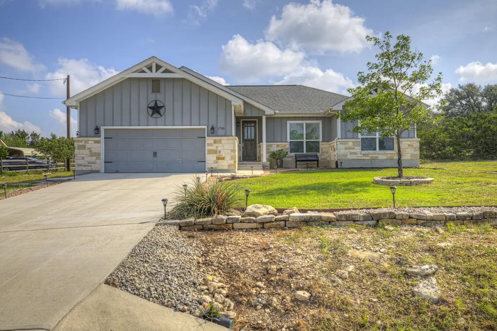1720 Rocky Ridge Loop Canyon Lake TX 78133