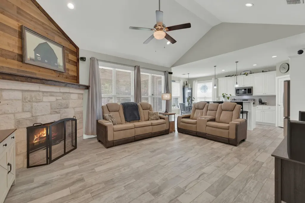 1720 Rocky Ridge Loop Canyon Lake TX 78133