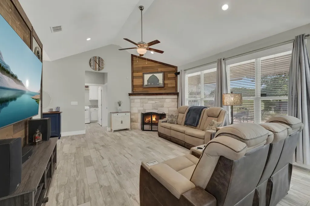 1720 Rocky Ridge Loop Canyon Lake TX 78133