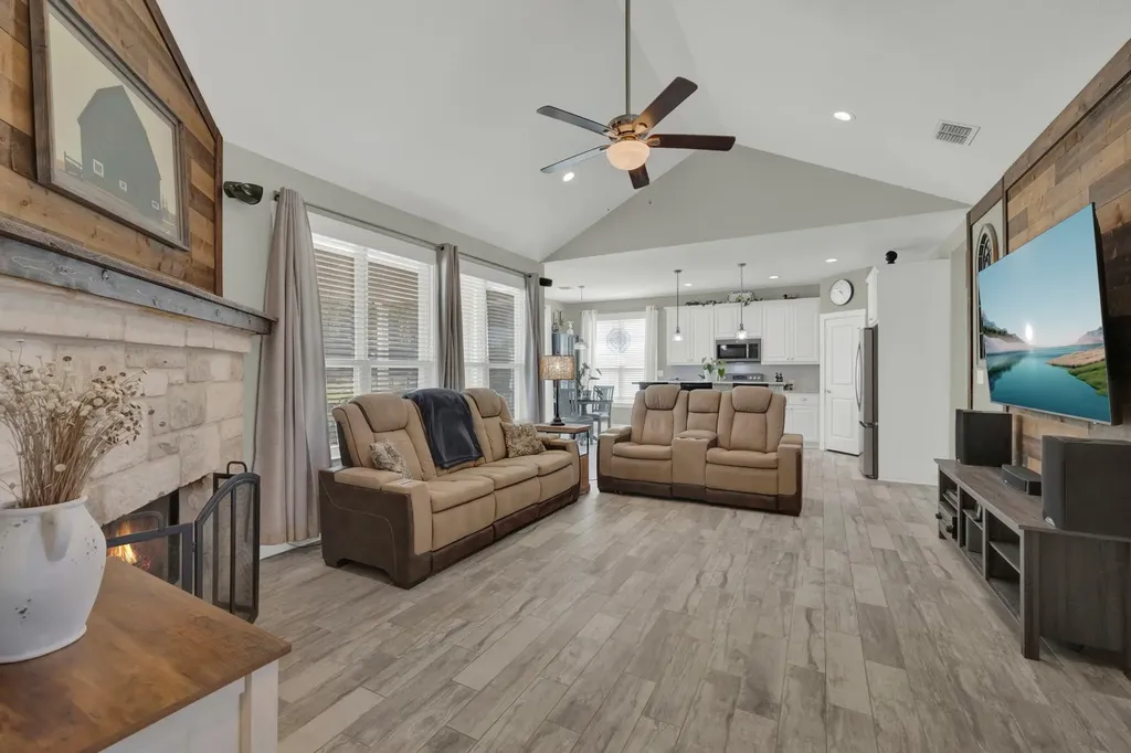 1720 Rocky Ridge Loop Canyon Lake TX 78133