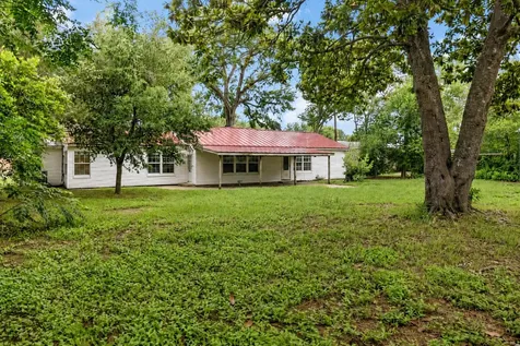 709 NE Tiger Lane Smithville TX 78957