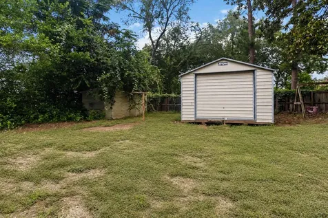 709 NE Tiger Lane Smithville TX 78957