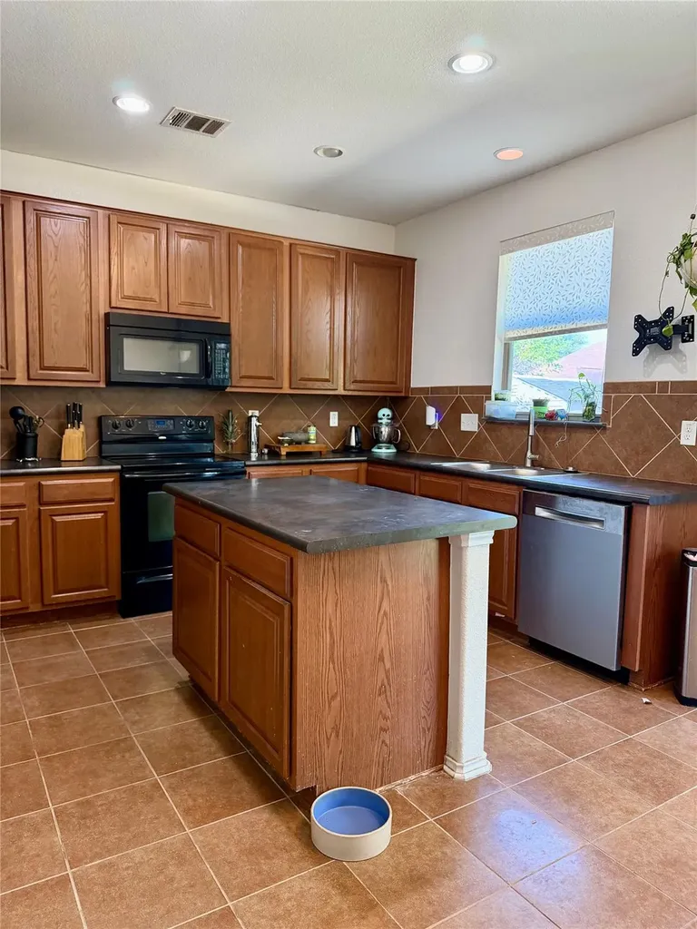 8704 Keynes Lane Austin TX 78747