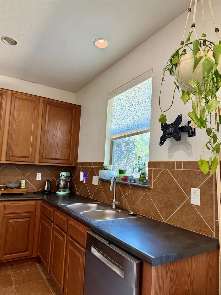 8704 Keynes Lane Austin TX 78747
