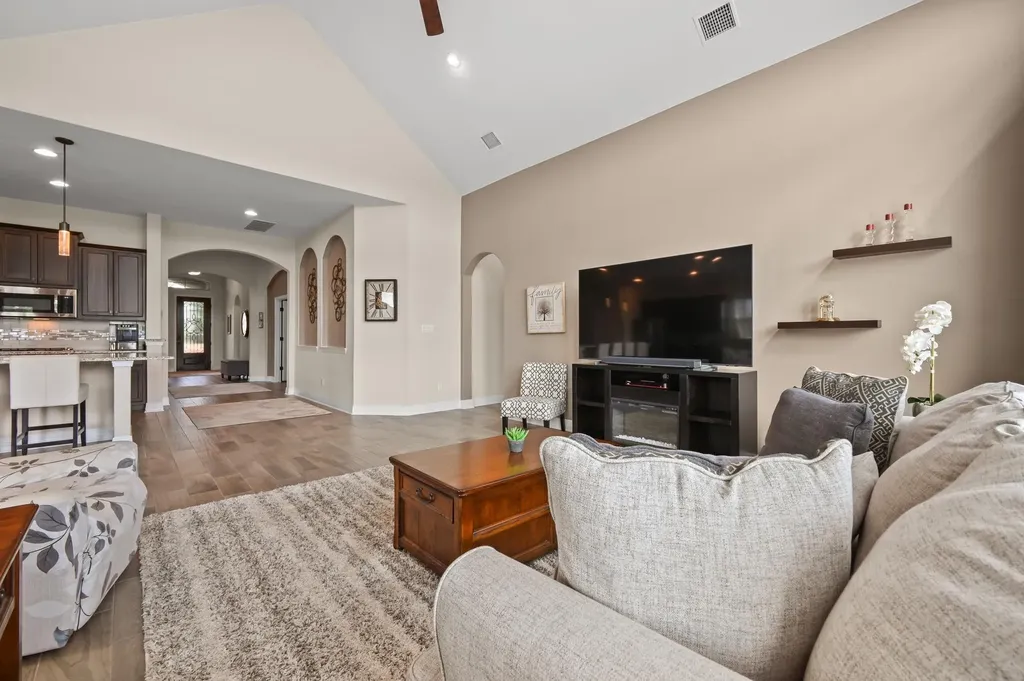 553 Betony Loop Buda TX 78610