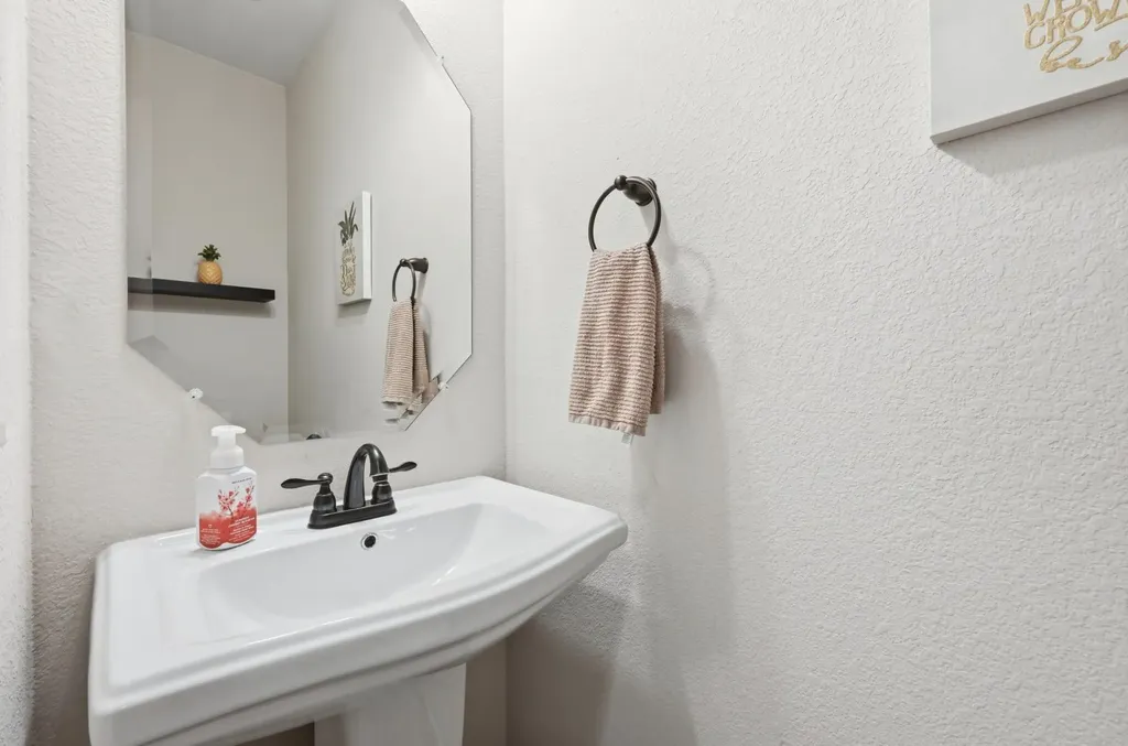 553 Betony Loop Buda TX 78610