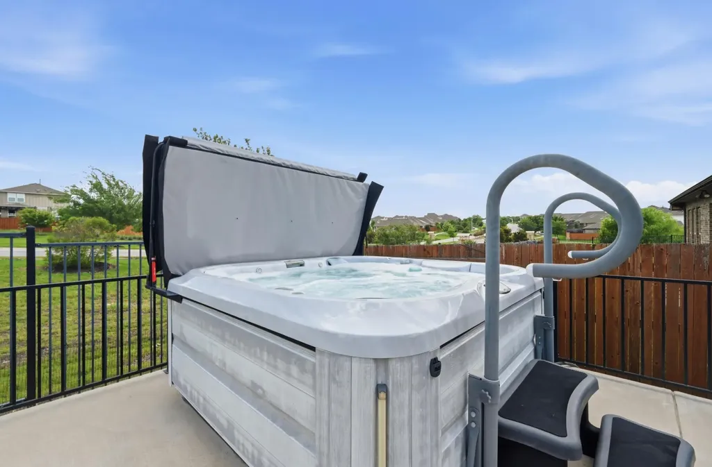 553 Betony Loop Buda TX 78610