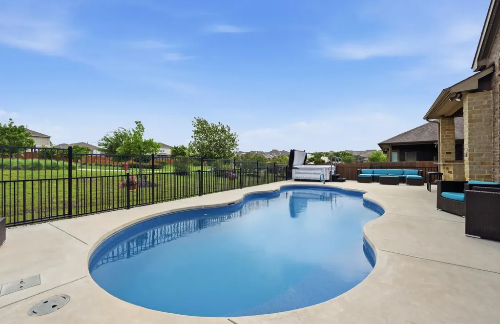 553 Betony Loop Buda TX 78610