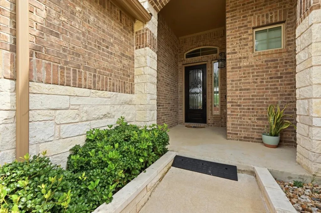 553 Betony Loop Buda TX 78610
