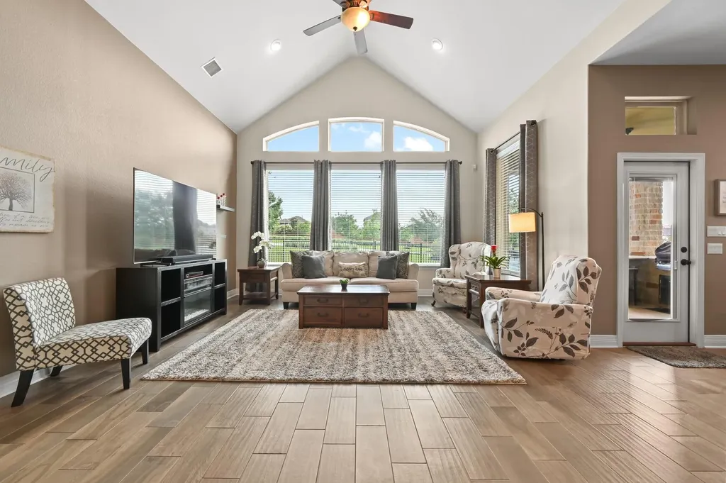 553 Betony Loop Buda TX 78610