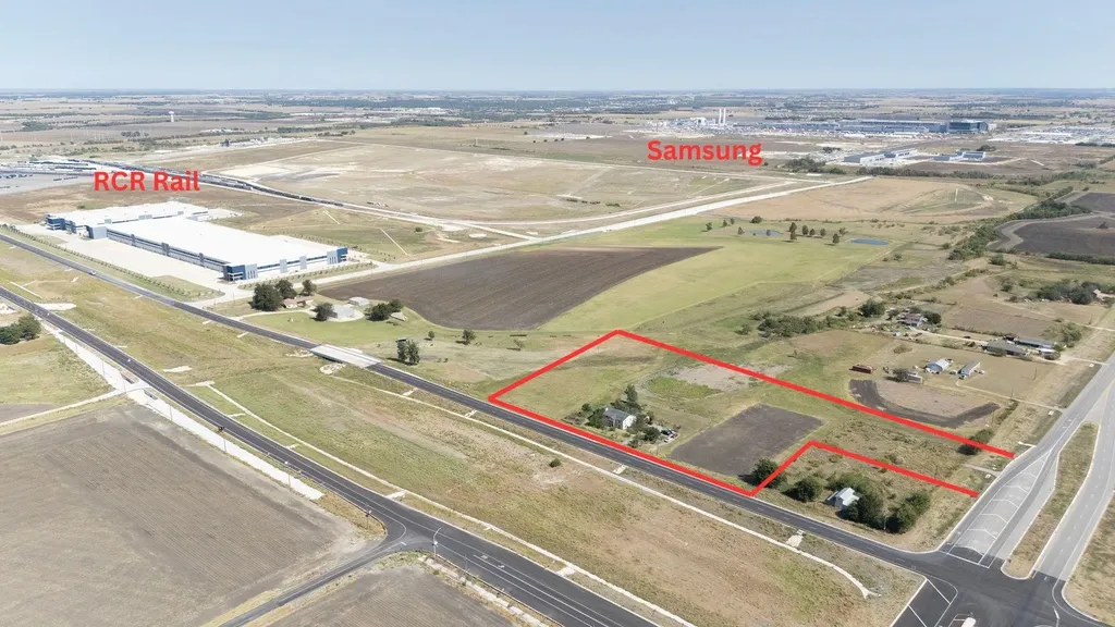 1451 Fm 3349 Taylor TX 76574