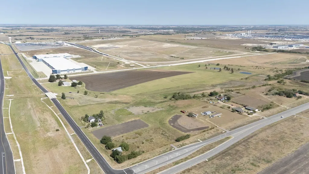 1451 Fm 3349 Taylor TX 76574