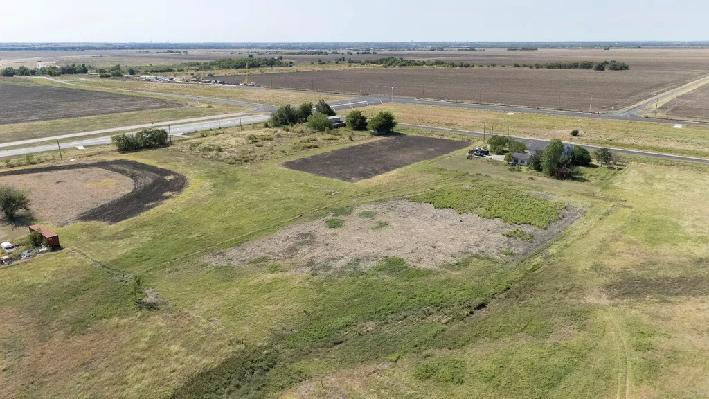 1451 Fm 3349 Taylor TX 76574