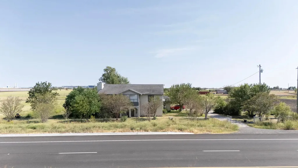 1451 Fm 3349 Taylor TX 76574