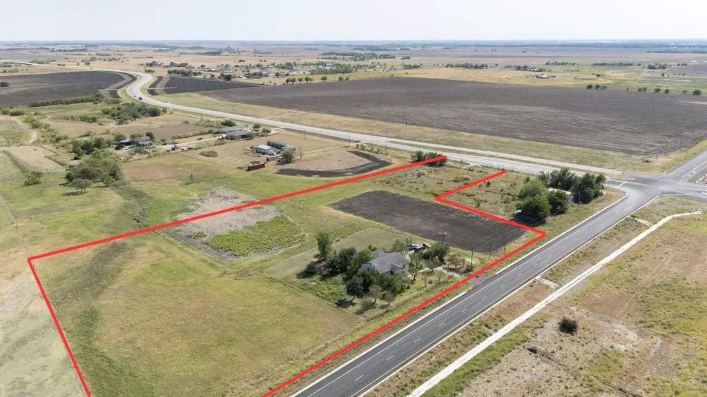 1451 Fm 3349 Taylor TX 76574