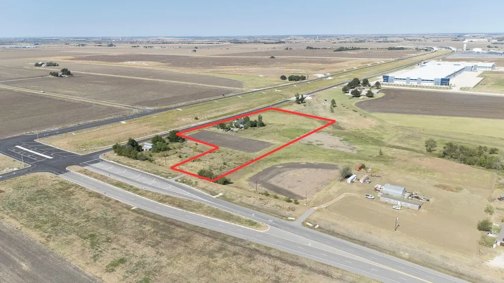 1451 Fm 3349 Taylor TX 76574