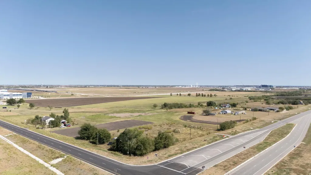 1451 Fm 3349 Taylor TX 76574