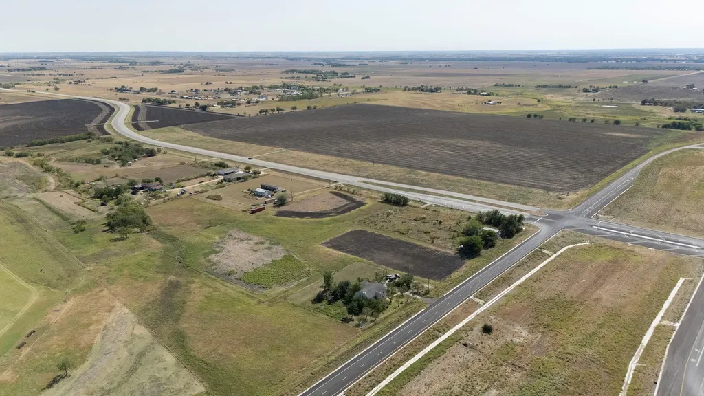 1451 Fm 3349 Taylor TX 76574