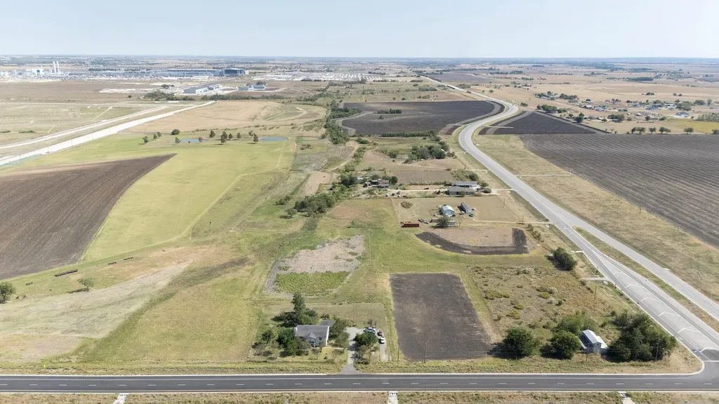 1451 Fm 3349 Taylor TX 76574