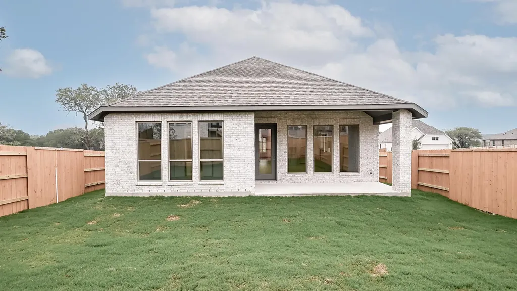 291 Basket Flower Loop Kyle TX 78640