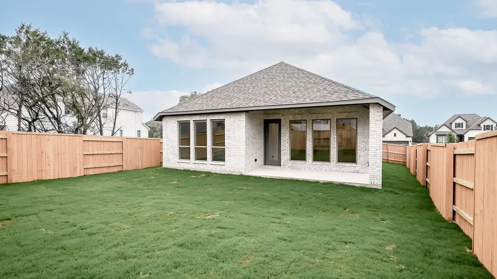 291 Basket Flower Loop Kyle TX 78640