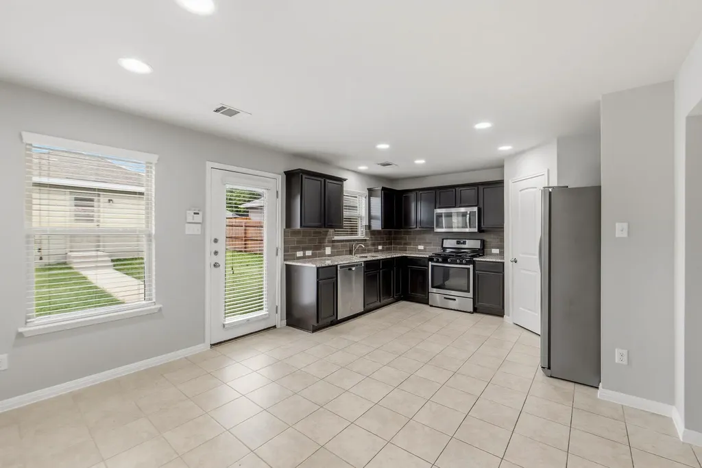 444 S Brook Drive Leander TX 78641