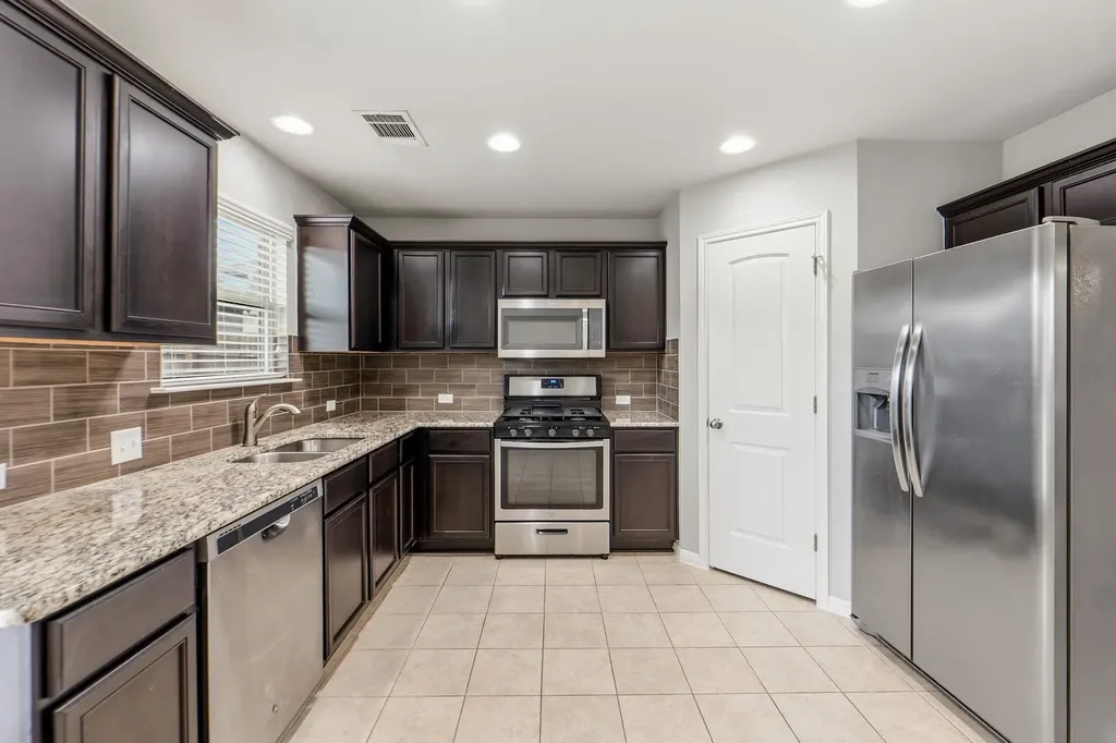 444 S Brook Drive Leander TX 78641