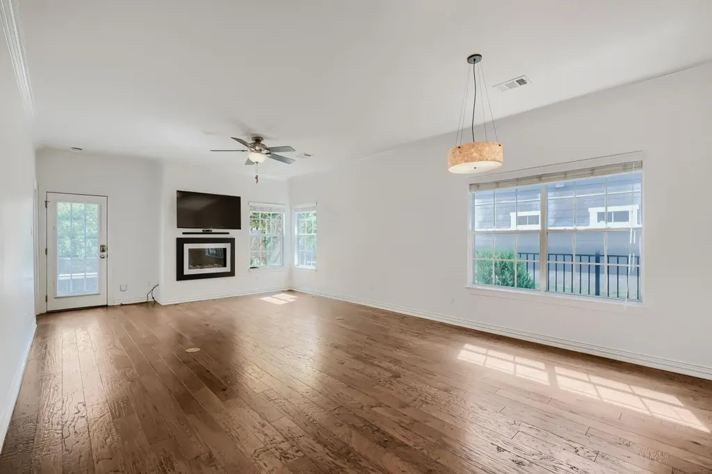 6715 Windrift Way Austin TX 78745