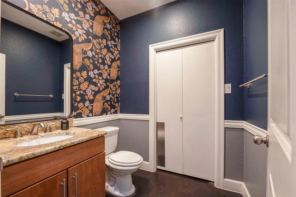 2302 E 9th Street Austin TX 78702