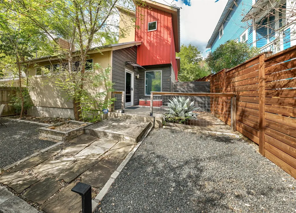 2302 E 9th Street Austin TX 78702
