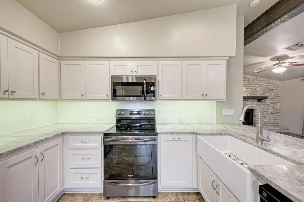 320 Lucy Lane Horseshoe Bay TX 78657
