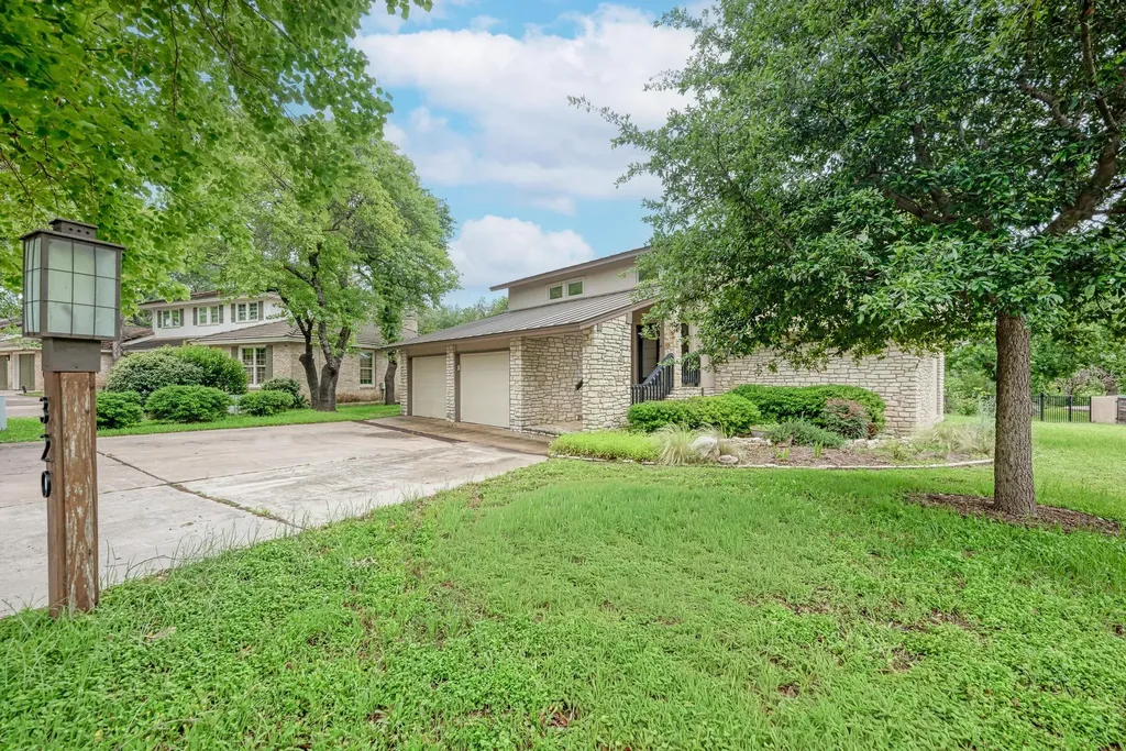 320 Lucy Lane Horseshoe Bay TX 78657