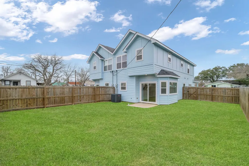 1000 E Fannin Street Luling TX 78648